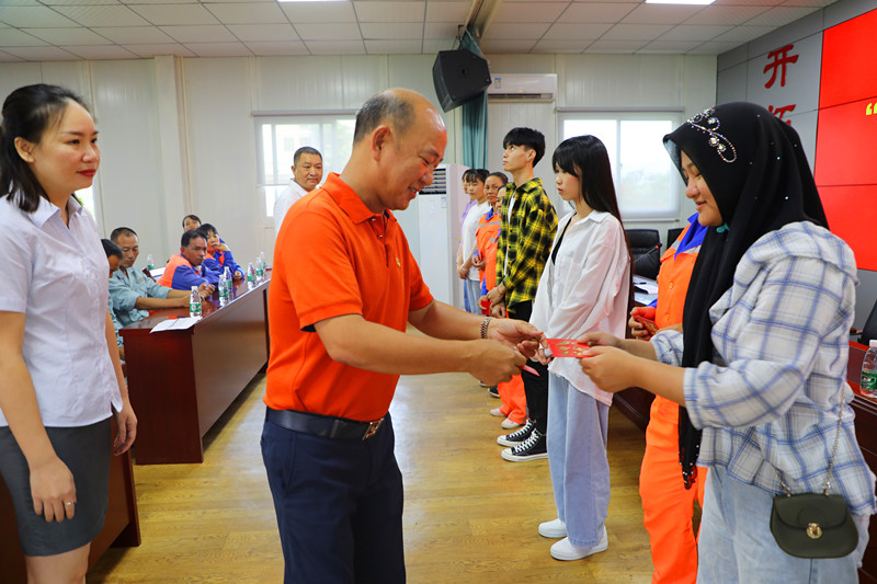 “金秋助學(xué)，圓夢(mèng)明佳！”明佳集團(tuán)黨支部及工會(huì)組織開(kāi)展愛(ài)心助學(xué)活動(dòng)！